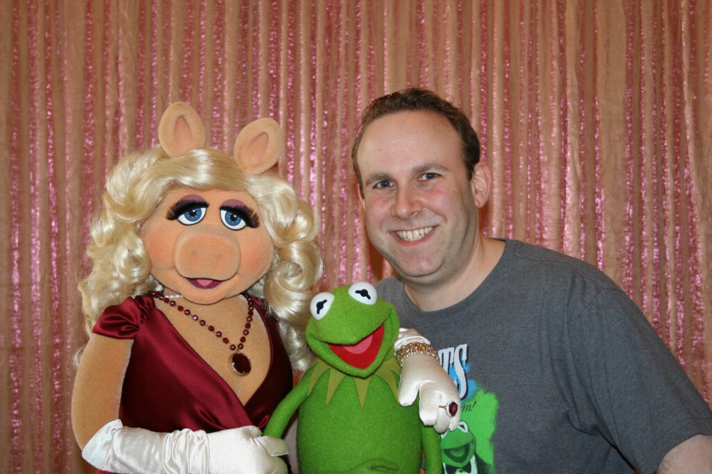 Interviewing Kermit and Miss Piggy on a blog trip for #MuppetsMostWanted