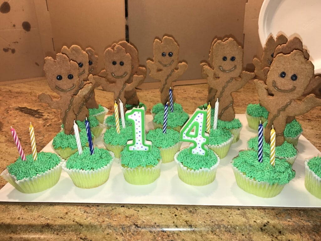 Baby Groot cupcakes