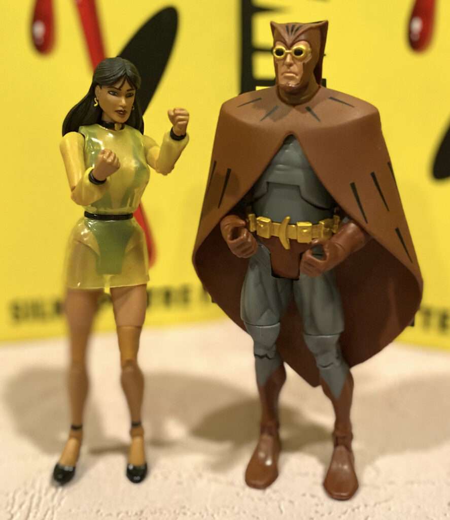 Silk Spectre and Nite Owl figures ready to fight